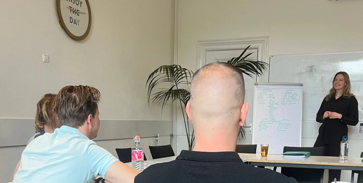 Groepstherapie sessie bij New Life Therapy Den Haag voor behandeling van verslaving